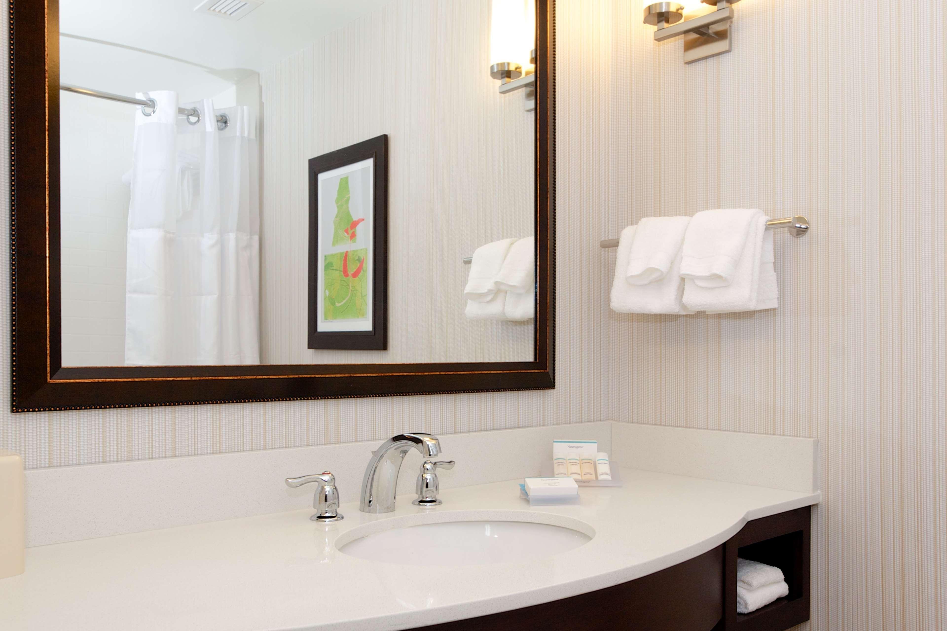 Hilton Garden Inn Burlington Downtown Extérieur photo