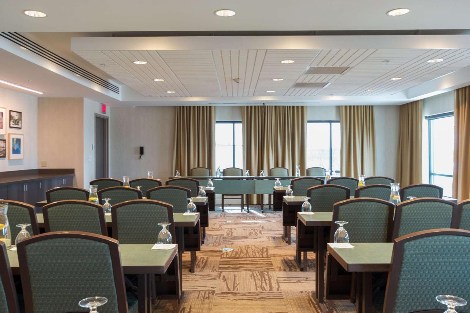 Hilton Garden Inn Burlington Downtown Extérieur photo